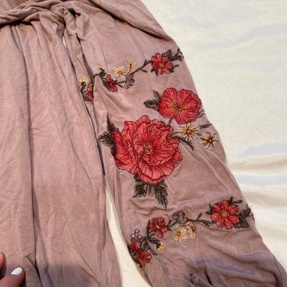 Off the shoulder embroidered blouse - Picture 3 of 6